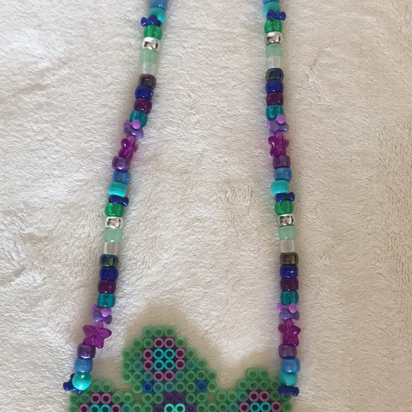 Proud Peacock 🦚 beaded necklace - Picture 2 of 3